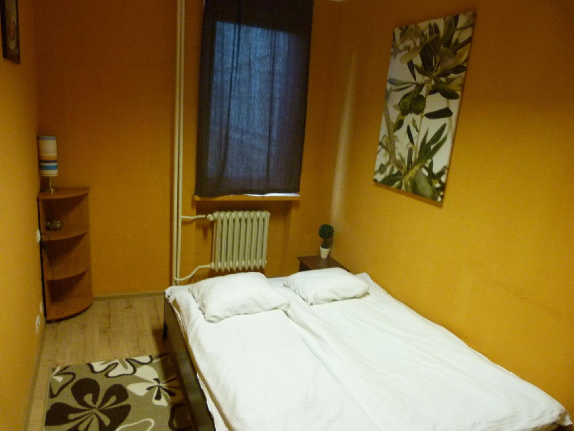 Jasna Hostelik Self Check-In Варшава Екстер'єр фото